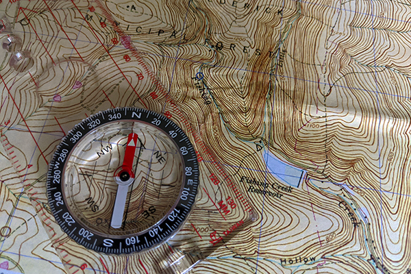 Magnetic navigation compass